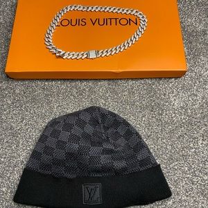 GRAY LV SQUARE WOOL SCARF & BEANIE